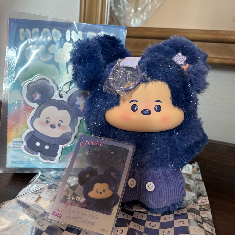 SECRET Head in the clouds Mickey plush pendant